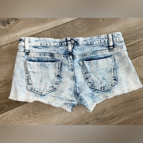 NWOT BLUE ASPHALT cute red white and blue Stars and Stripes Jean cut off shorts - Picture 4 of 6